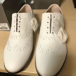 Beautiful white flats 🥿